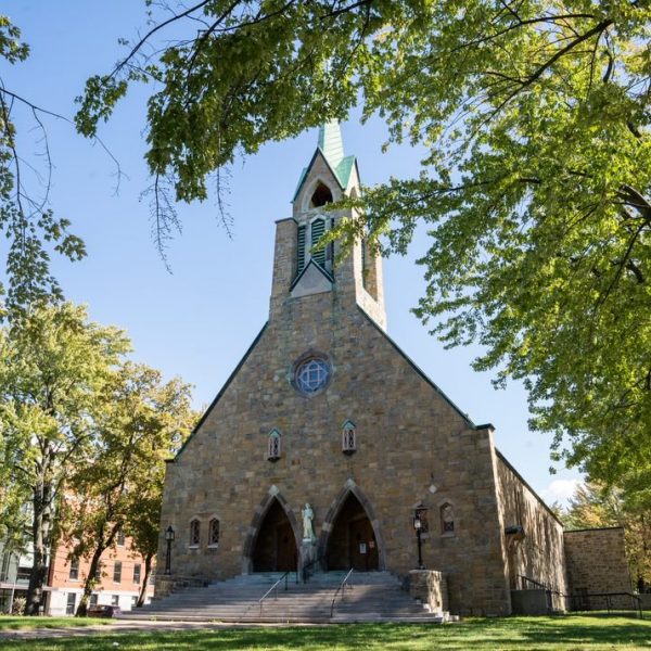 Église et presbytère Saint-Enfant-Jésus